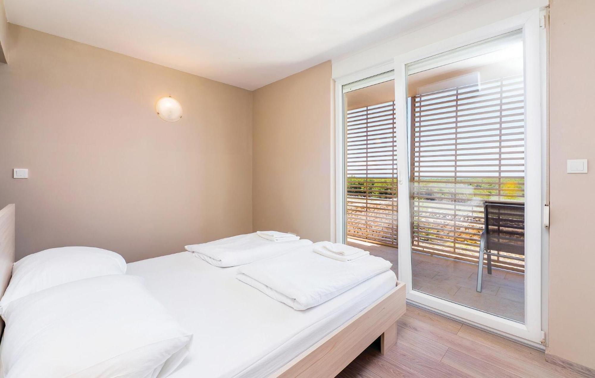 Pet Friendly Apartment In Povljana With Kitchen מראה חיצוני תמונה